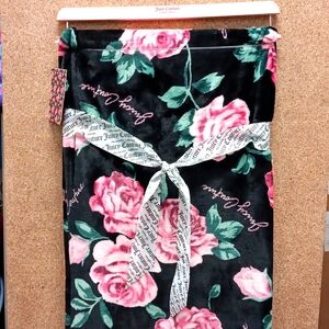 NWT Juicy Couture Oversized Plush Throw Blanket Roses/Black 60x70